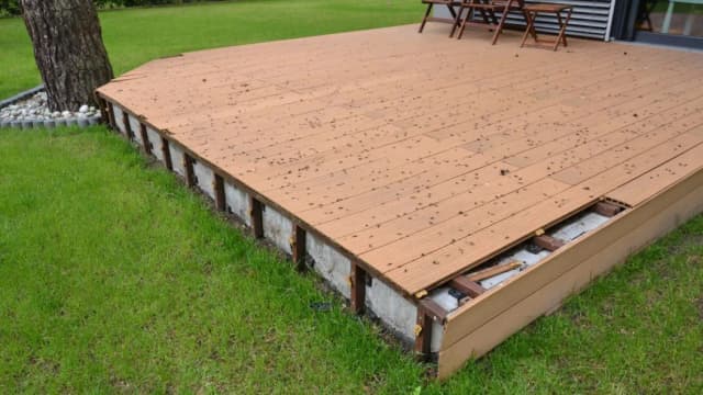 Jak przygotować taras pod deski kompozytowe bez błędów i kosztów Jak przygotować taras pod deski kompozytowe bez błędów i kosztów