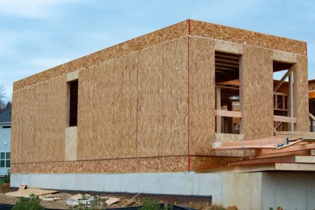 Ile kosztuje budowa domu z płyt osb? Odkryj ukryte koszty!