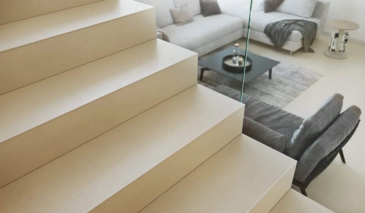 Jak skutecznie pokryć schody betonowe wewnętrzne, aby uniknąć problemów?