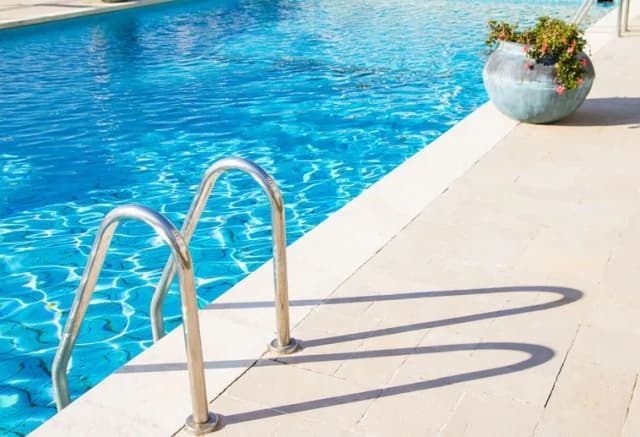 Ile kosztuje budowa małego basenu? Sprawdź, jak zaoszczędzić na kosztach Ile kosztuje budowa małego basenu? Sprawdź, jak zaoszczędzić na kosztach