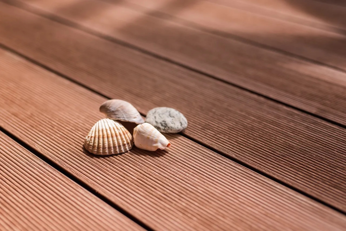 Czym pomalować taras z drewna, aby uniknąć kosztownych błędów?