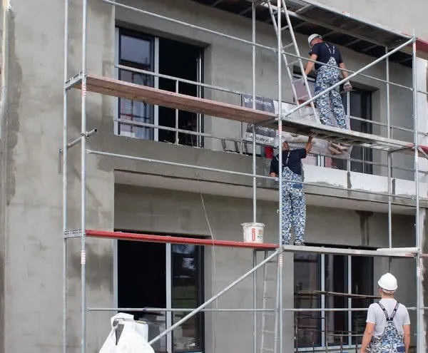 Kiedy robić elewację? Najlepsze sezony i warunki do pracy